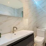 Apartment Skyway With Jacuzzi Bath Bradford (West Yorkshire)