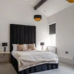 Apartment Skyway With Jacuzzi Bath *