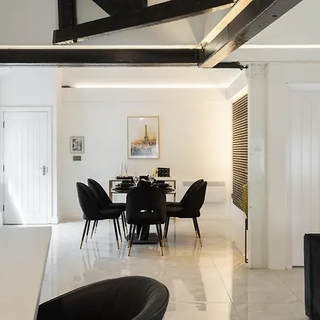 Skyway With Jacuzzi 아파트 *