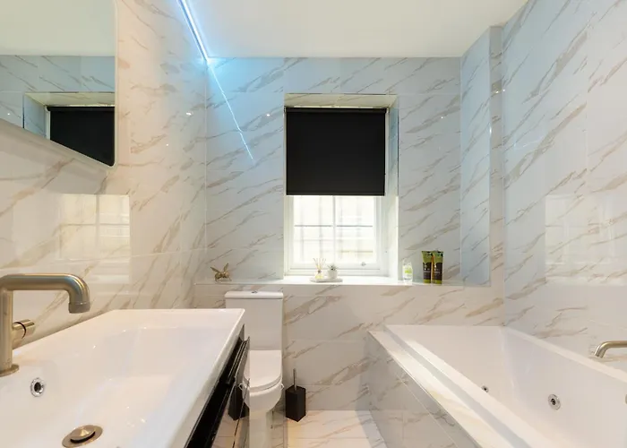 Apartment Skyway With Jacuzzi Bradford (West Yorkshire)