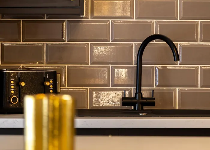 Skyway With Jacuzzi 브래드퍼드