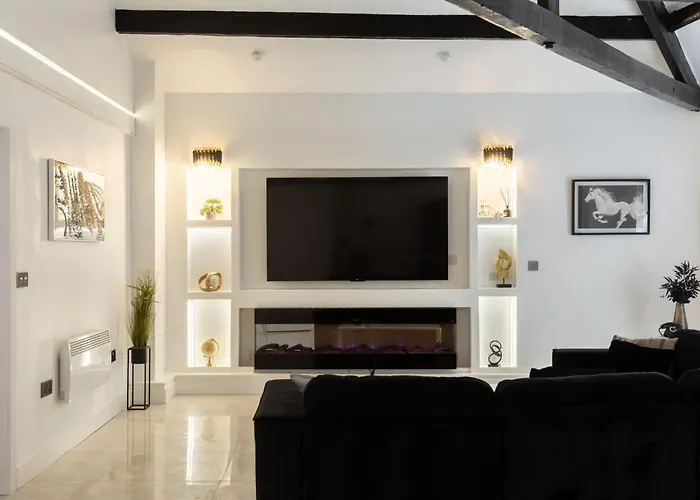 Skyway With Jacuzzi Apartment