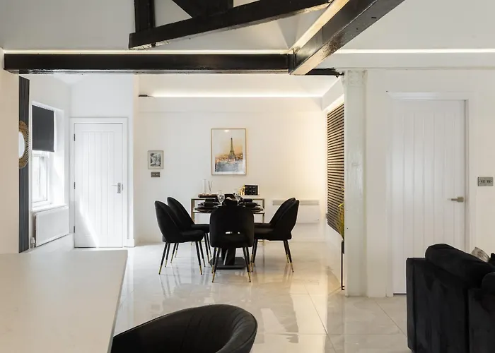 Skyway With Jacuzzi 아파트 *