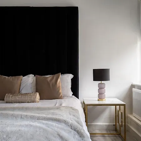 Skyway With Jacuzzi *