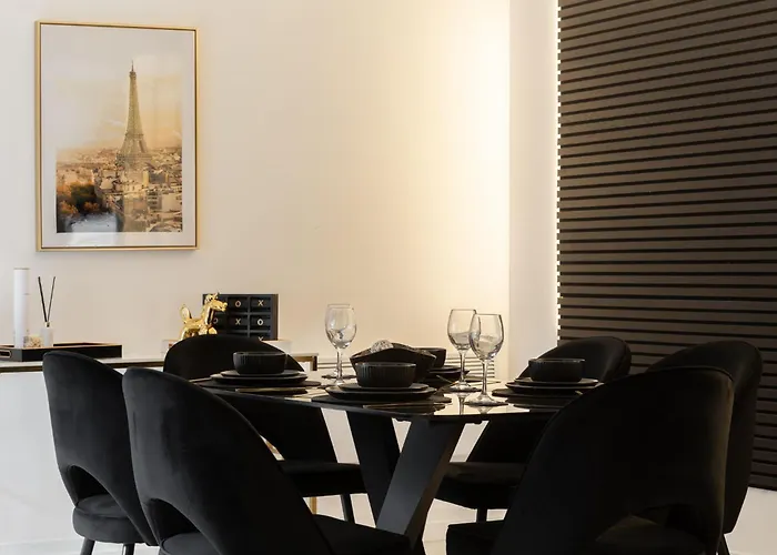 Skyway With Jacuzzi * Bradford (West Yorkshire)